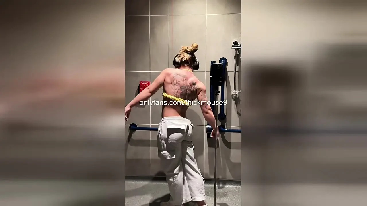 Gym Yoga Slip: 18yo Hairy Pussy Explodes TikTok Live
