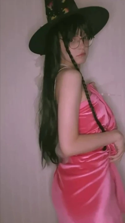 Erotic Hypnosis - Hot witch casts a spell