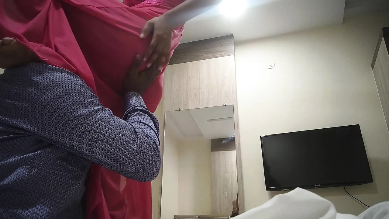 Telugu Anu Aunty in sexy Pink dress