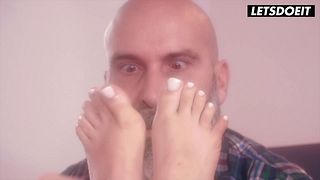 Curvy Latina Gets Her Oiled Feet Worshipped... He Can't Stop Rubbing
