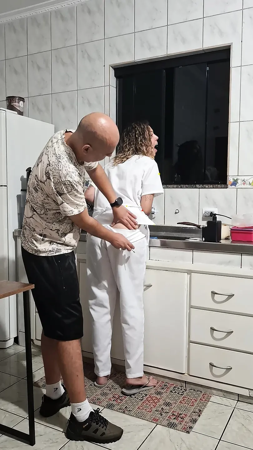 The maid got fucked in the ass in the kitchen while washing the dishes.