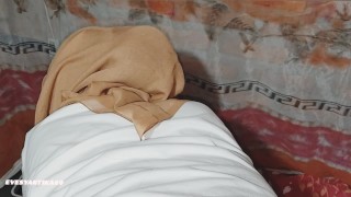 Ngentot cewek cantik jilbab muslimah tanpa kondom. Dia tak mau lepas hijab saat ngentot-Evesyantika
