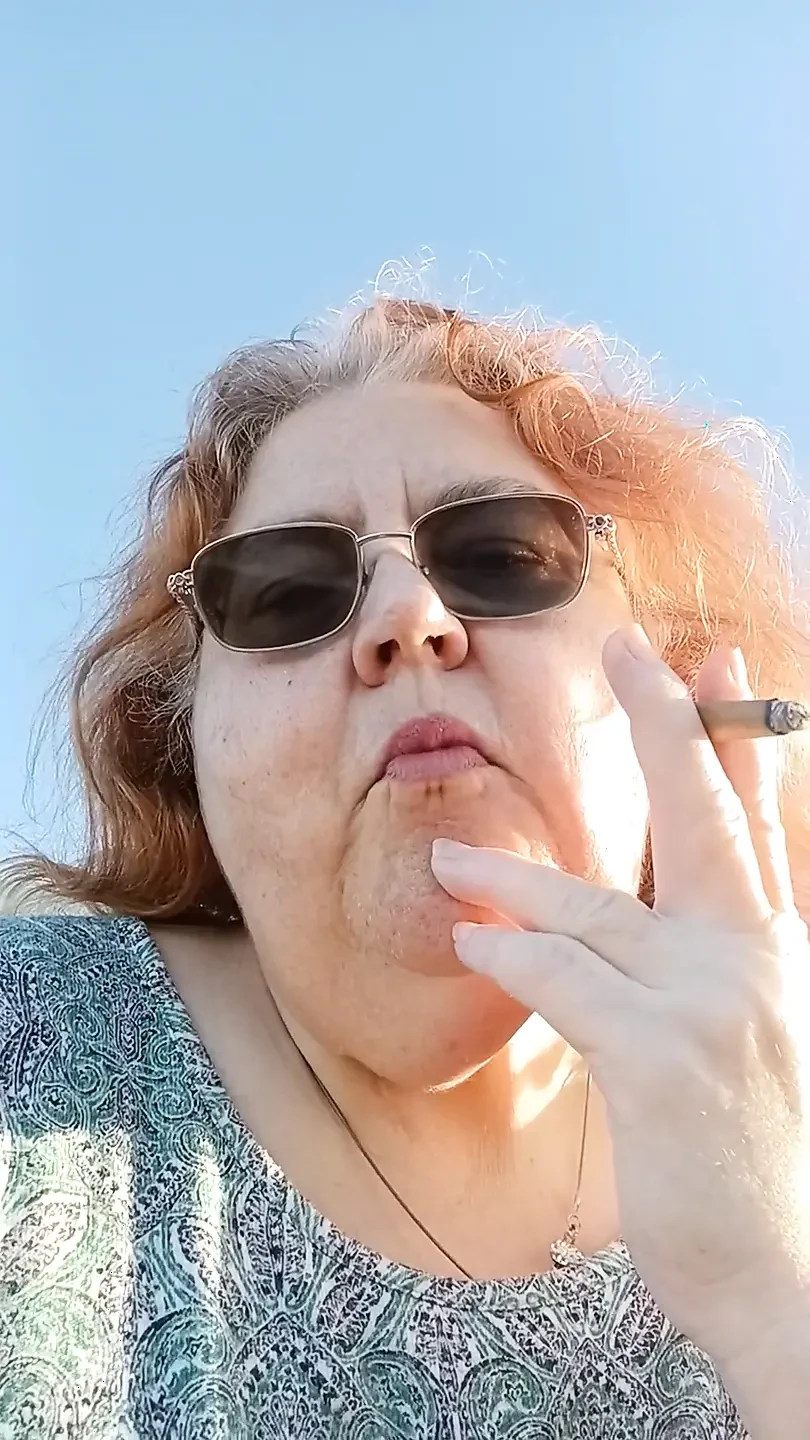 Beachy Smoke Break! I Took a Walk on the Windy Beach!