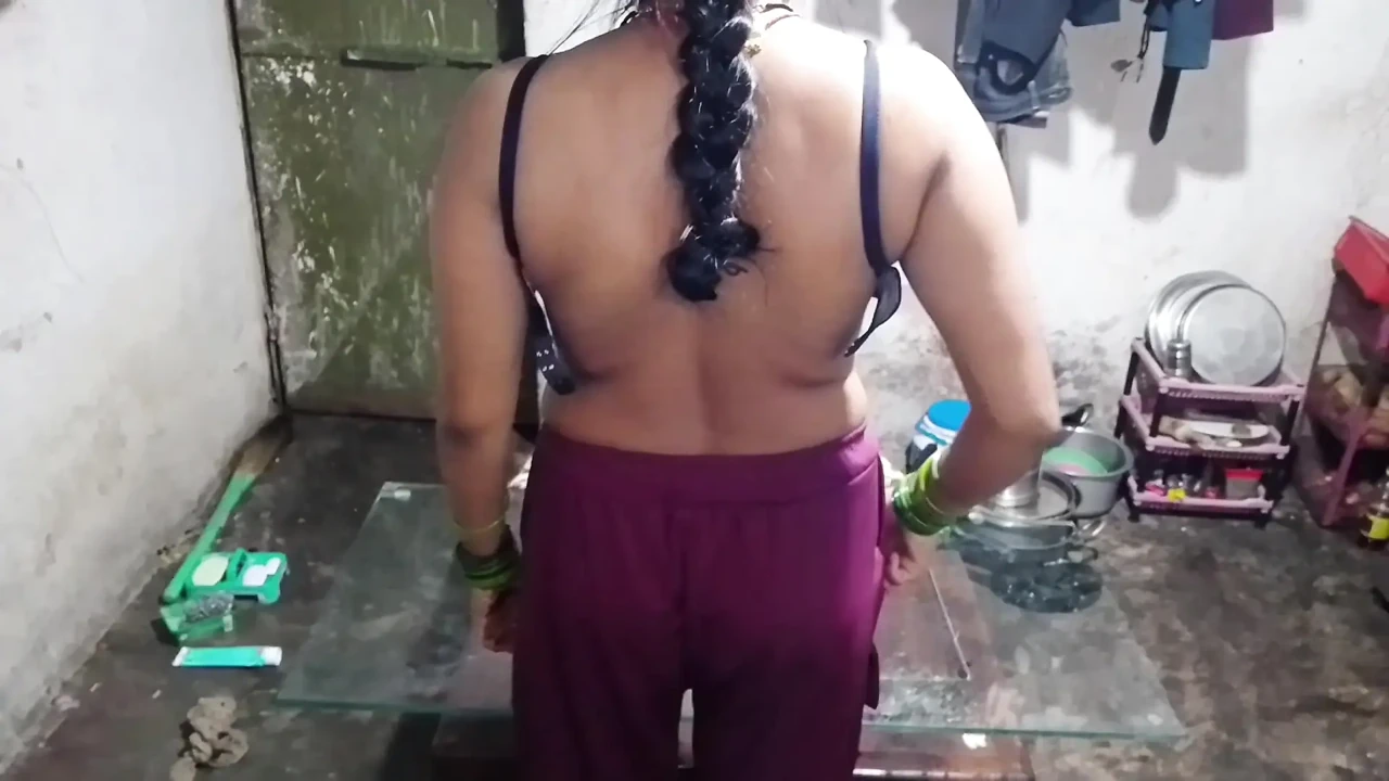 Girlfriend went to boyfriend's room and sucked the land and hit her ass at night, missionary position Hindi audio.
