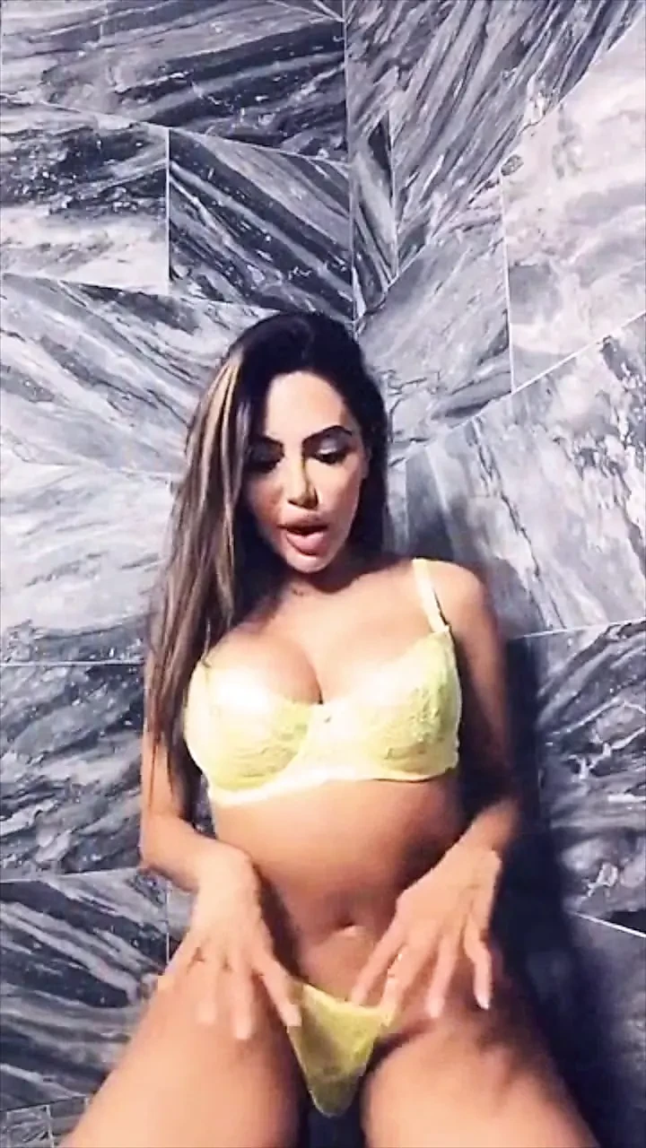Lela Star Naughty Solo: Anal Plug & Pussy Play