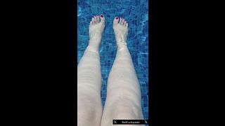 Shimmering Feet Underwater In The Pool - Pretty Pink Toes & Wet Soles