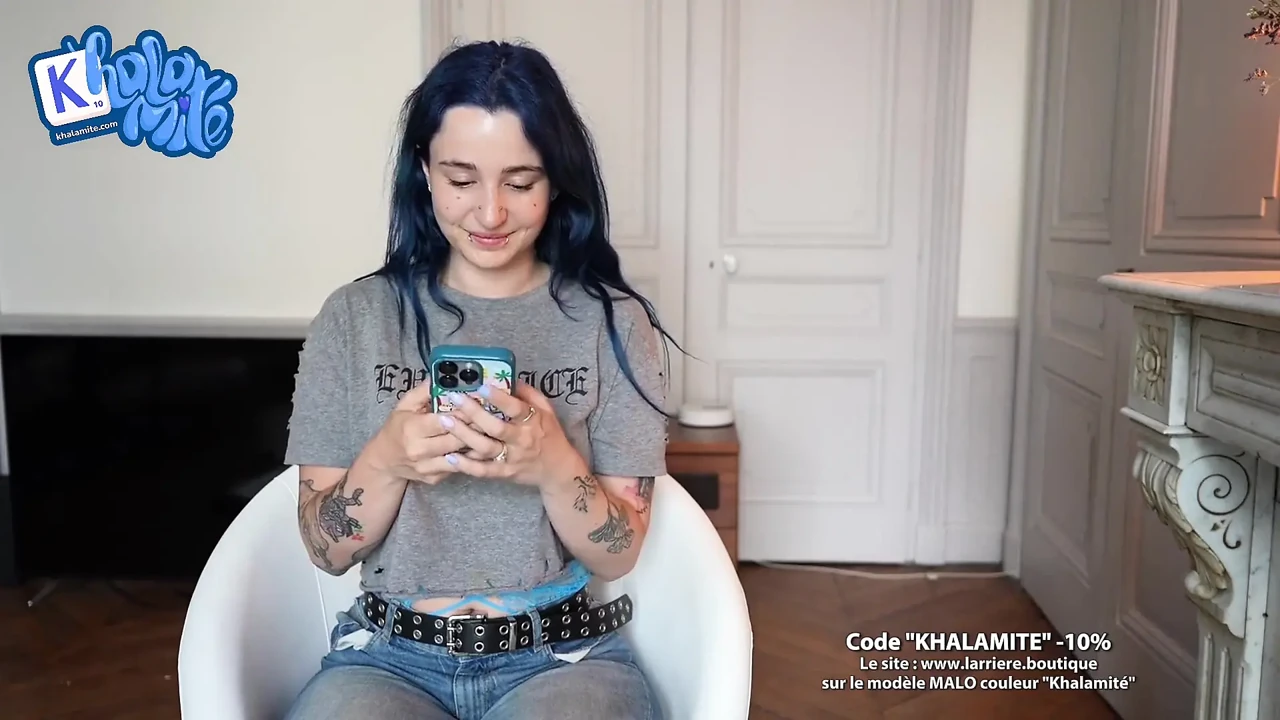 No Need a Men When You Have a Big Dildo - French Alt Hairy Girl Masturbating