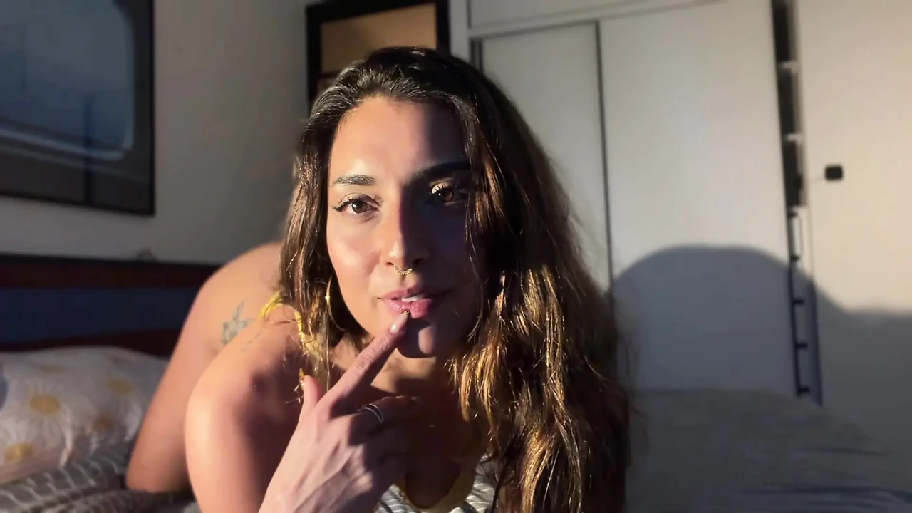 Beautiful latina cumming for you