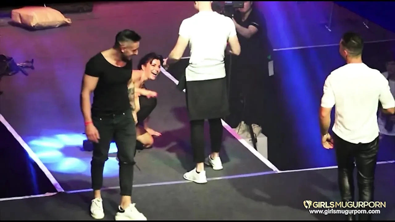 Small tits babe performing on stage with Mugur