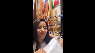 me desnudo en el centro comercial