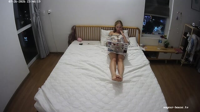 Bedroom Camera At Mishel Rocky Reallifecam Apartment At Voyeur 26.07.2026 From 21 H 18 00 H 20 Min