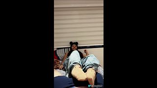 me dan una turbo paja con los pies