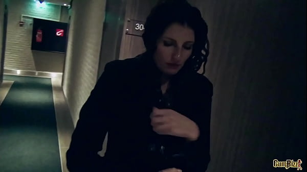 Treat a Goldigger Milf like a piece of Meat hoe