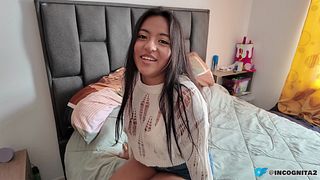 latina cae en el piedra papel y tijera