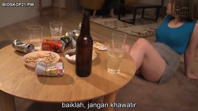 Terjemahan Bahasa Indonesia KAKAK PEREMPUAN MENGGODA ADIK NYA KETIKA LAGI HORNY Vidio Full Bisa Di Tonton Di Link Ini Copykan Dan Klik