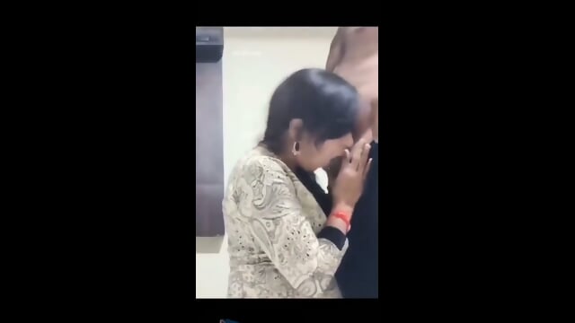Horny Indian Wife Extramarital Affair With Boss Viral Video