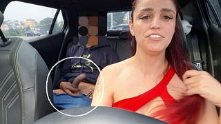 Mulher vira motorista de app e fode com seus passageiros!