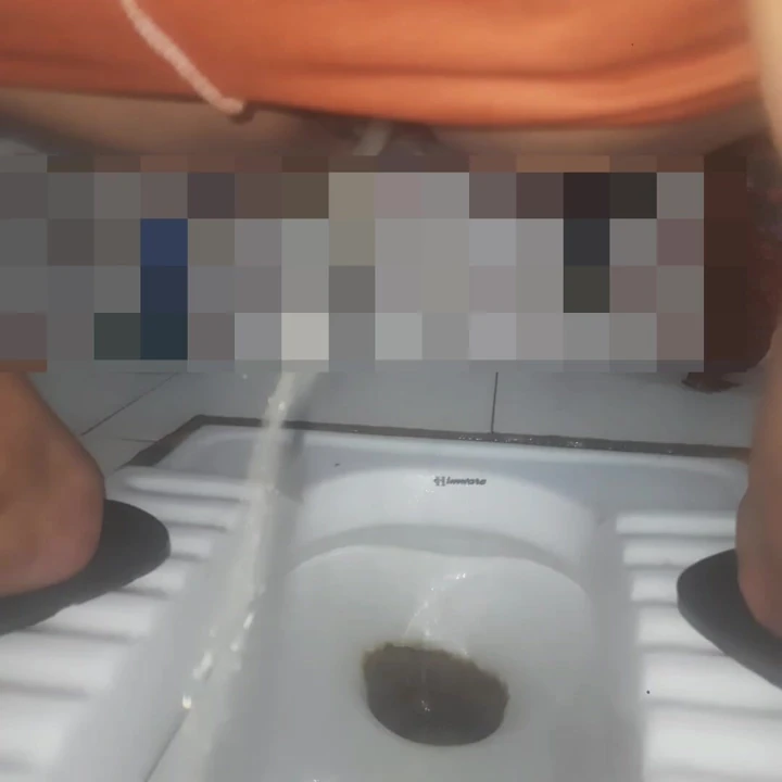 nepali girl pissing