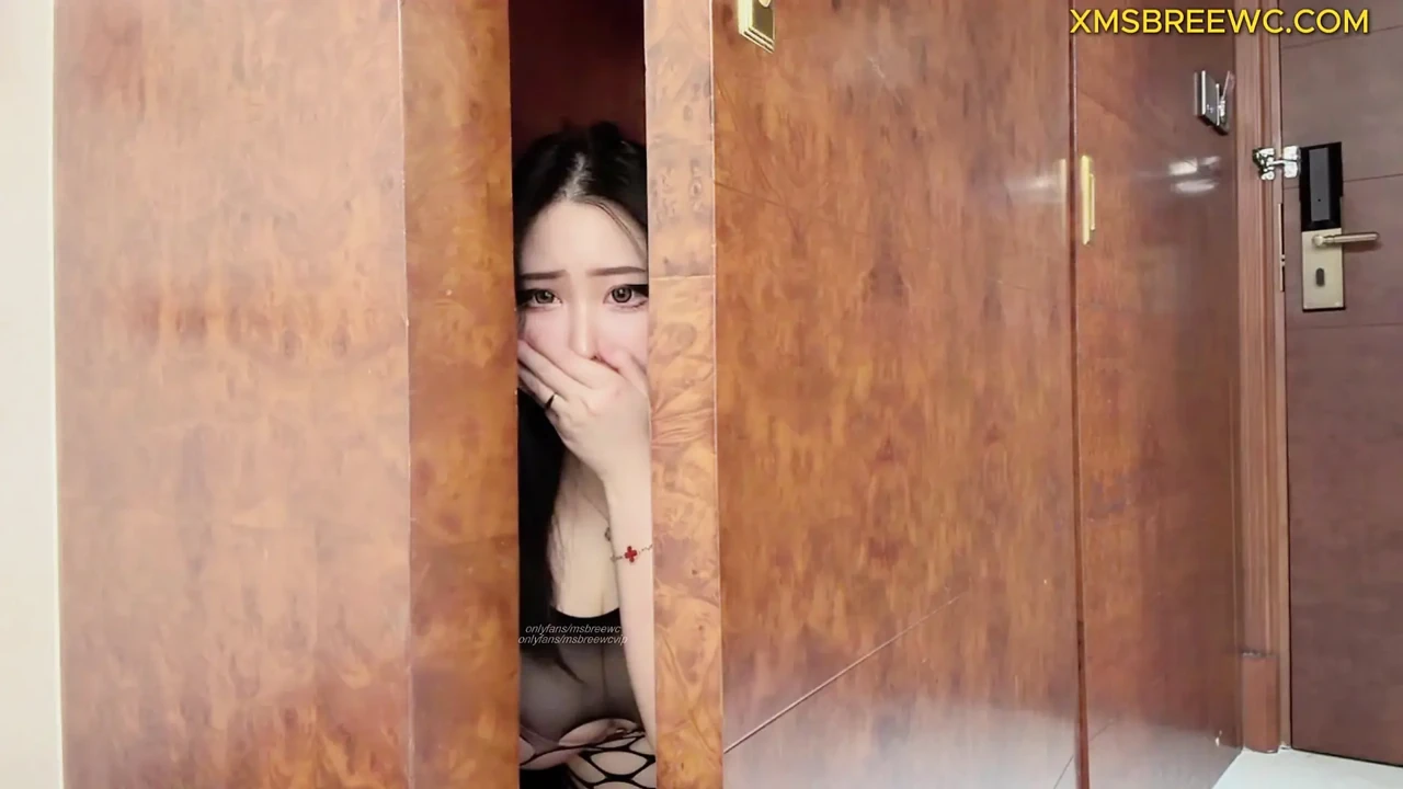 Was preparing a surprise for him but i caught him masturbating ?!
