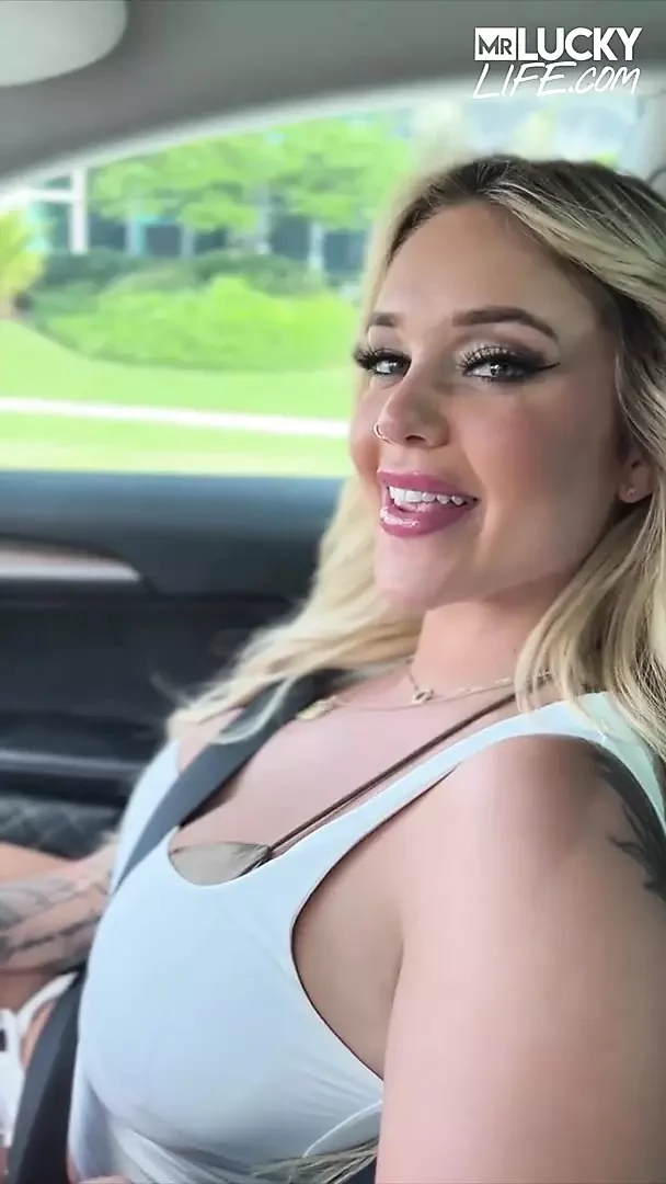 Bombshell Kali Roses Poolside Hookup With This Lucky Guy