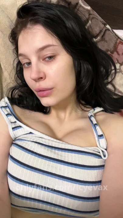 19yo huge natural boobs recoil TikTok dance