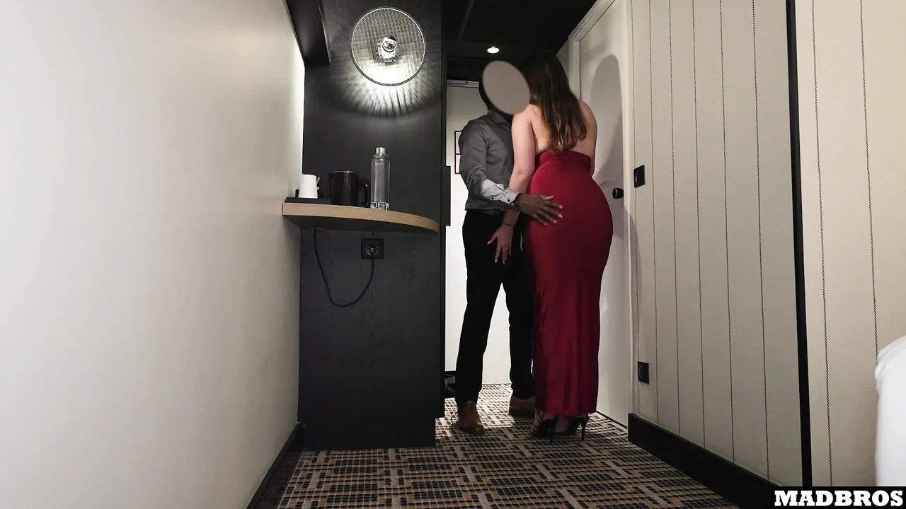 Cute Big Ass French Girl Get Gets Fucked And Creampied Back From A Date !!!