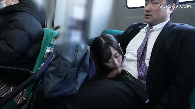 (Uncensored) The Female Student Sitting Me On The Bus Actually Oral Sex