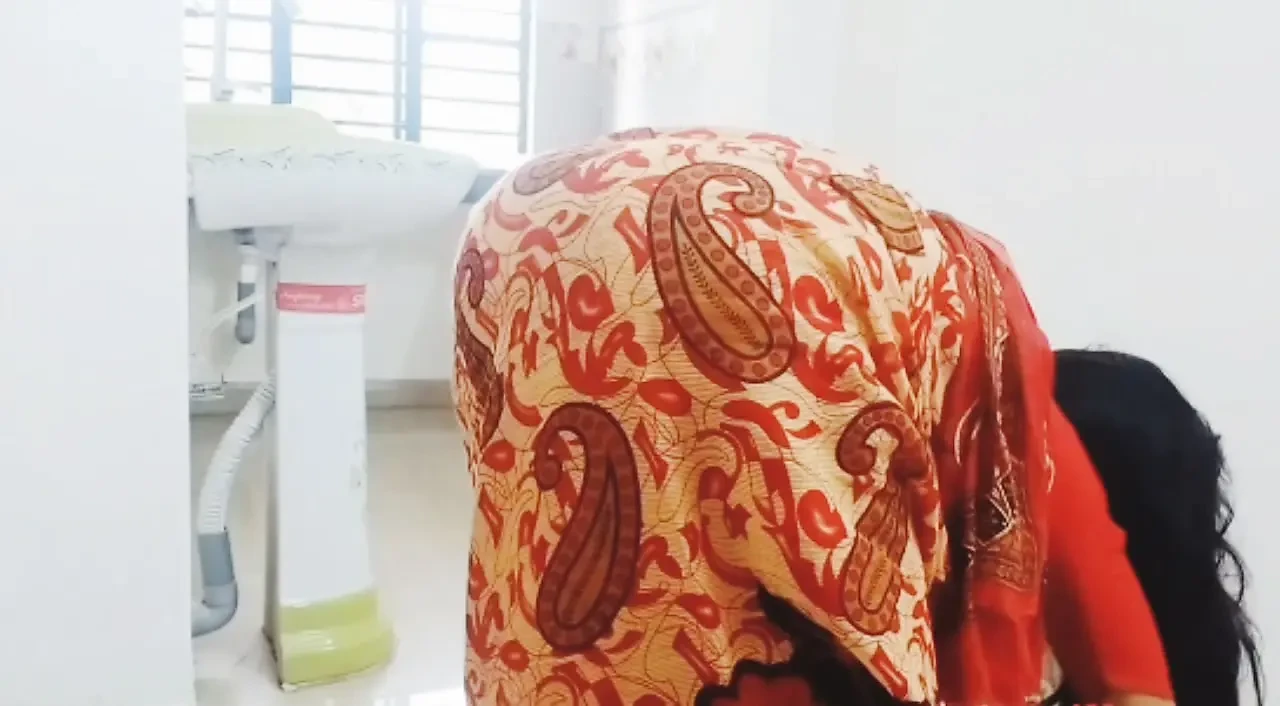 Desi hot bhabi sex satisfaction story in kitchen room.