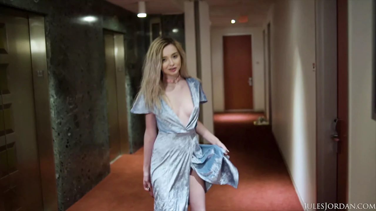Hotel Harlot Lexi Lore Gets An Interracial Anal Reaming!