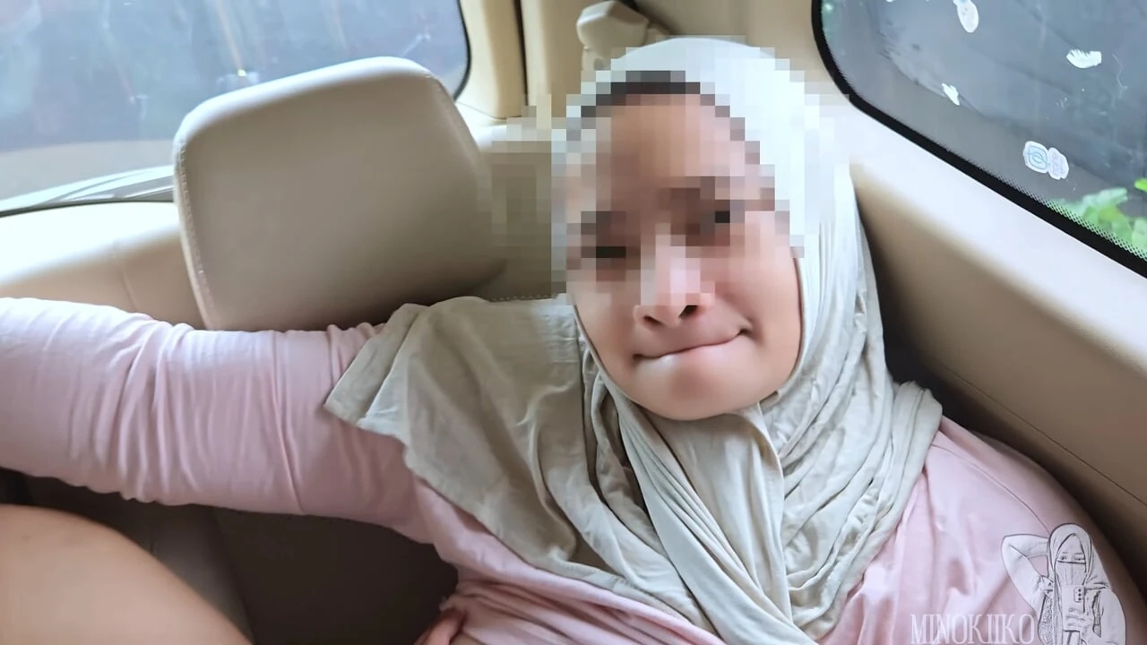 My Hijab Sister in Law Ask Sex In The Car and Got Cum Inside - Minokiiko