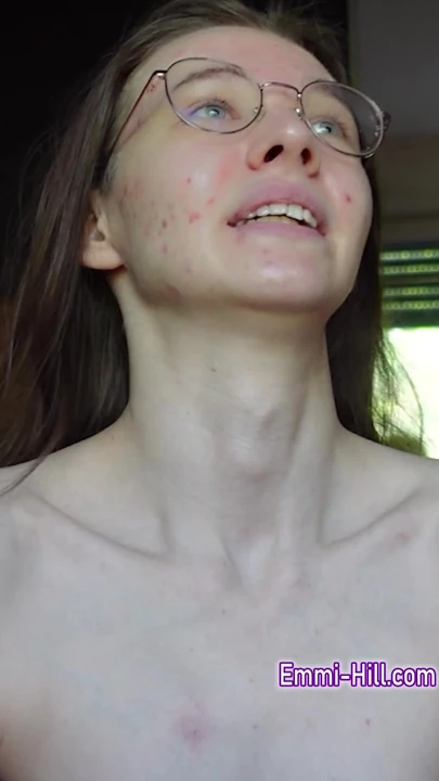 Teen girl undresses and shows her itts and pussy