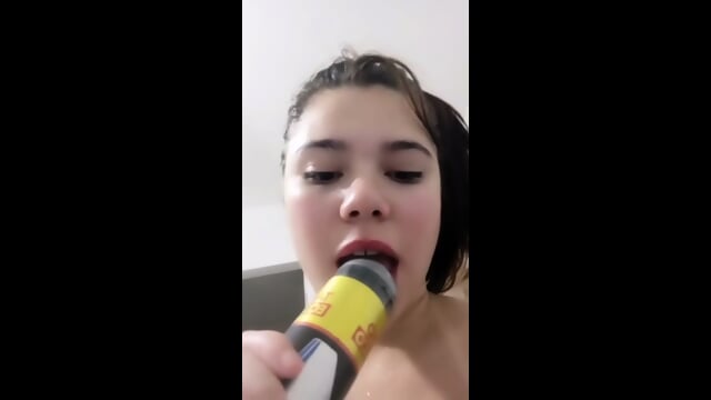 Branquinha Safada Dançando E Se Masturbando