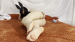 پاها و کون گنده ام هوش از سره هر مردی میبره/big ass/foot fetish