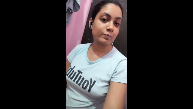 Indian Horny Milf Fingering Her Pussy Giving Blowjob Hard Fucking