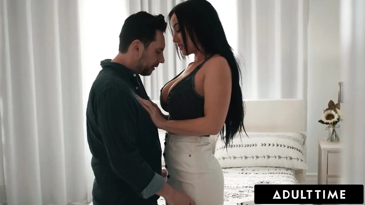 ADULT TIME - Busty MILF Jennifer White Thanks Her Roommate With Raw Passionate Riding & Doggystyle