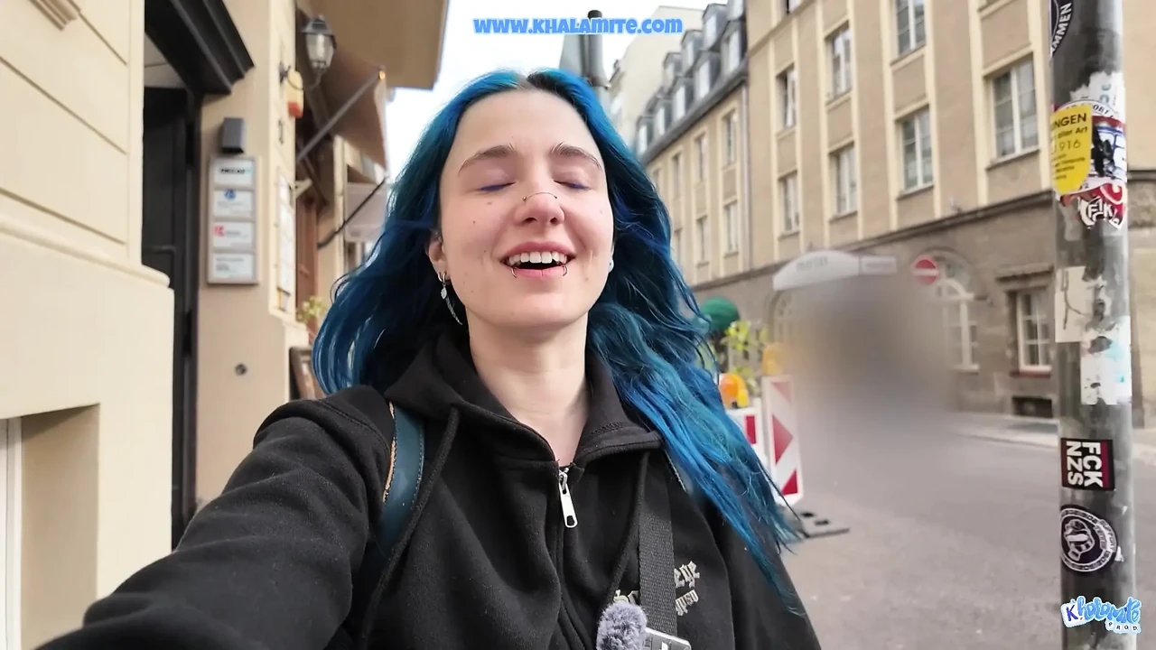 Ils ont fourré mon berliner?! - Threesome blue hair french