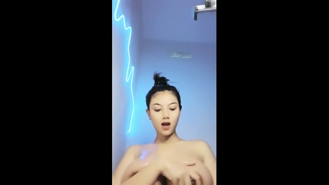 Indo MILF Dinda Live