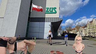Pracownik ZUS  pomógł mi z papierami wiec Wyruchał mnie w Cipkę