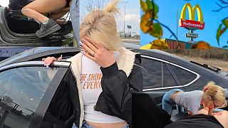 Pracownica McDonald's Proponuje Loda i seks w Aucie w zamian za Pomoc ale rucham ją w aucie  Polskie Porno