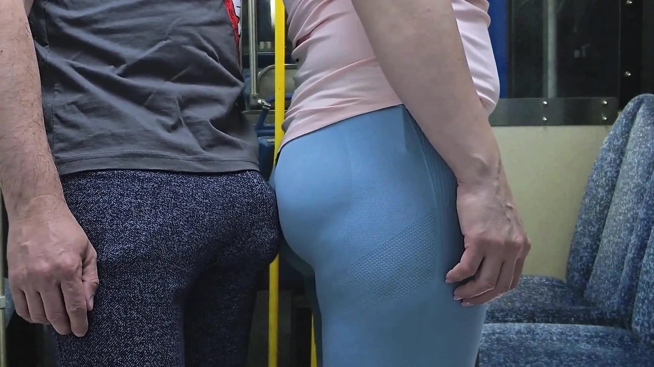 Almost Seen by Bus Driver When Stranger Girl Give Me a Handjob