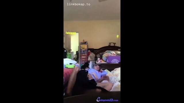 Nih Viral Ad3k K4kak ngew3 di kamar pas rumah sepi
