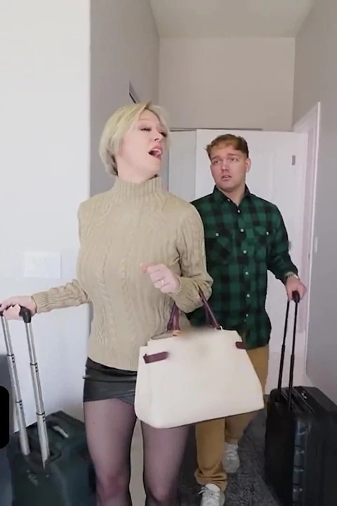 Busty Curvy Stepmom Dee Williams Gets Facial From Hung Stepson