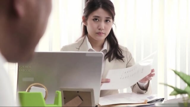 Married Office Girl S Sexy Thighs [Decensored]. - Emiru Momose