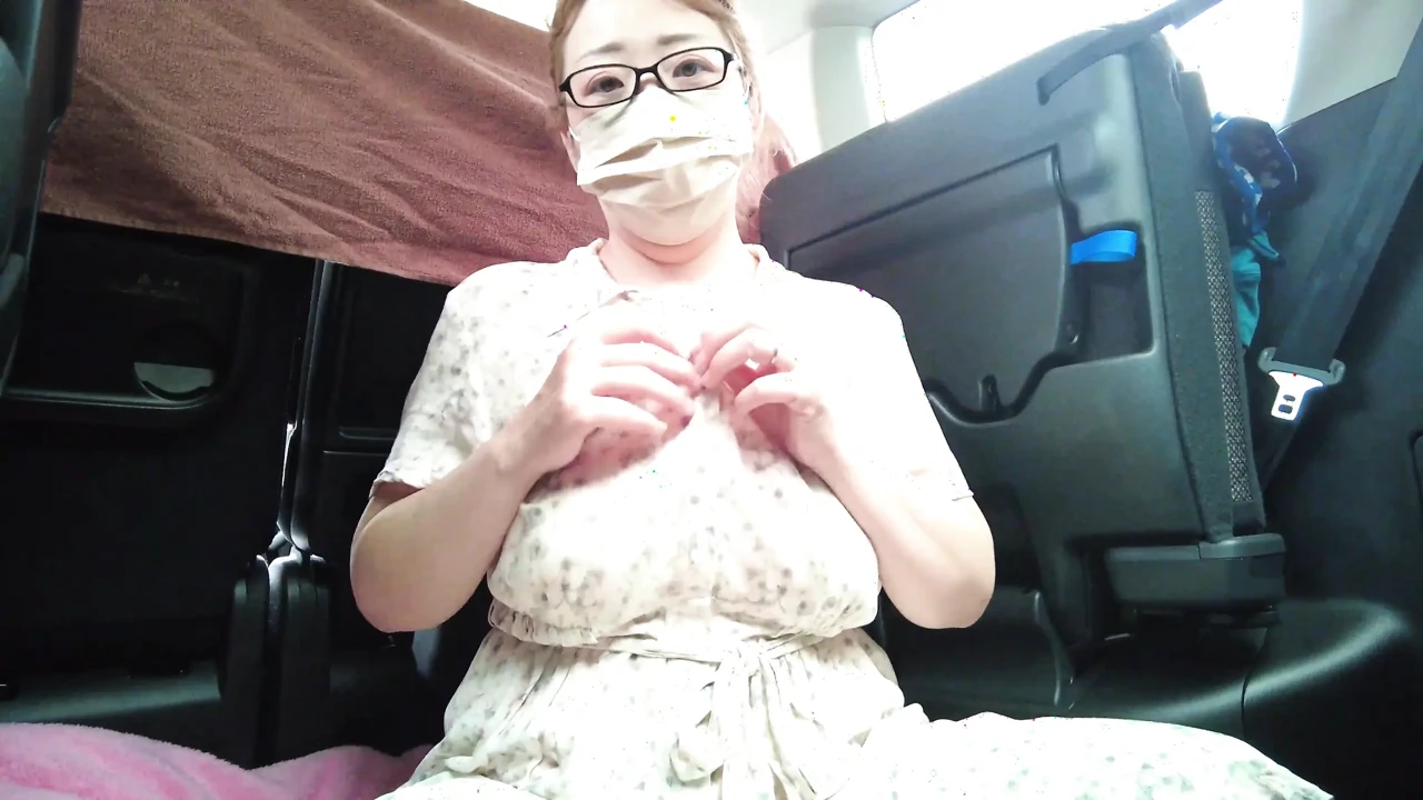 A Married Woman Passionately Masturbates in the Car
