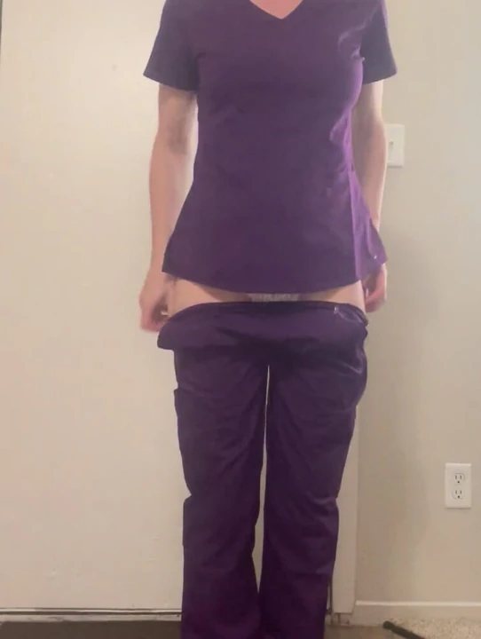 Nurse unstuffs her ass after work