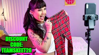 Curvy Beca Barbie Squeezes Into Tight Leggings In Viral Try-On Unboxing