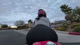 BIKER GIRL SHAKES HER BOOTY WHILE RIDING